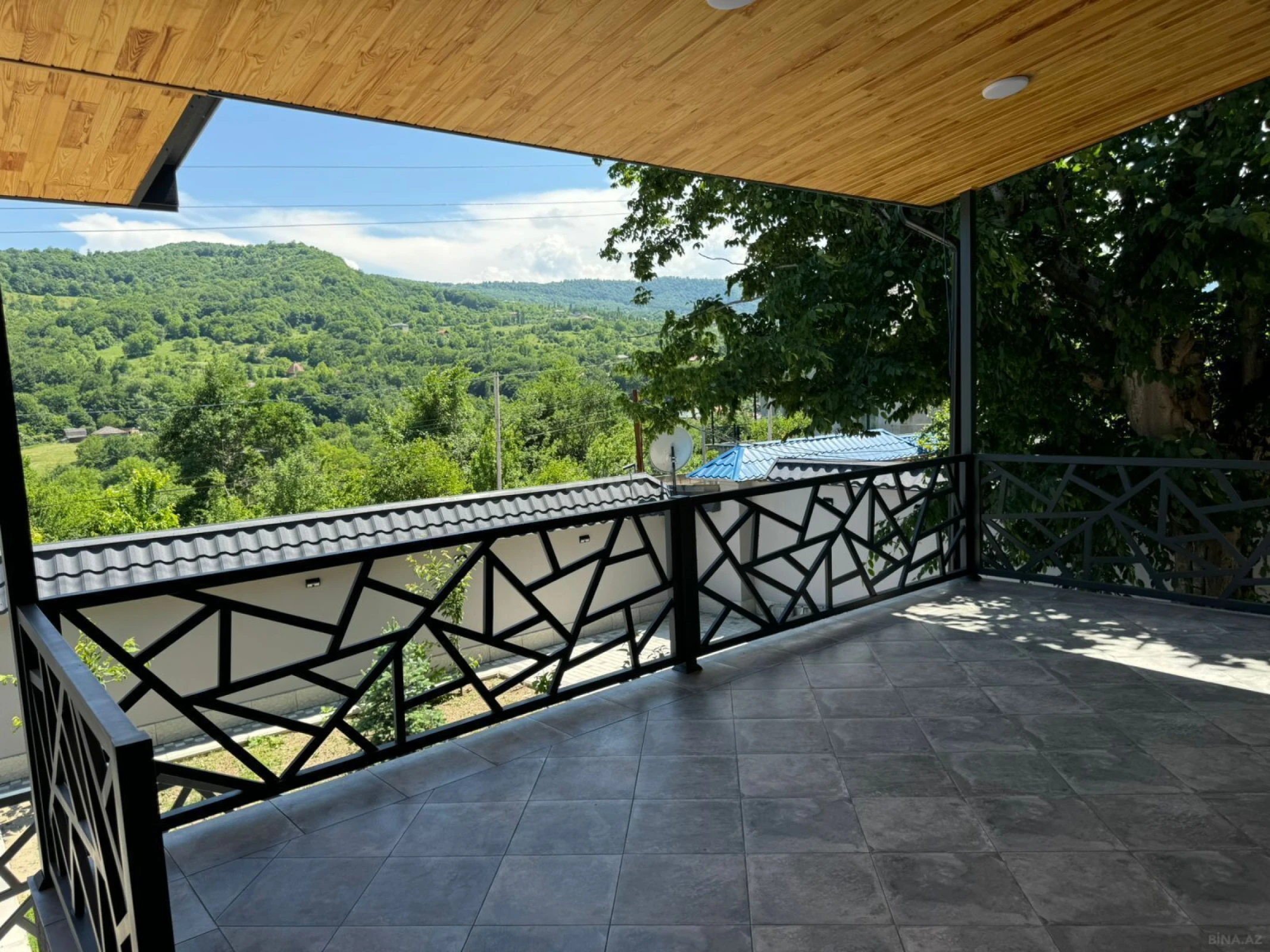 Satılır 10 otaqlı həyət evi 450 m²