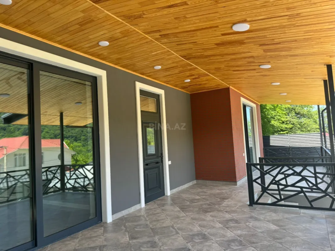 Satılır 10 otaqlı həyət evi 450 m²