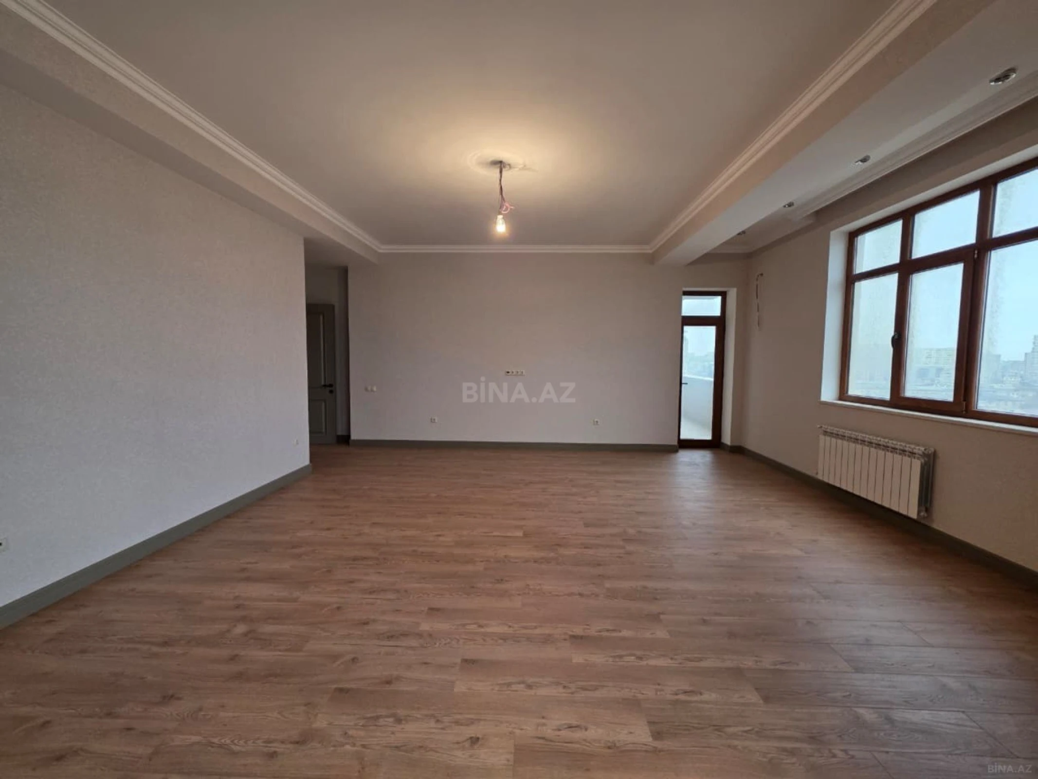 Satılır 4 otaqlı mənzil 175 m²
