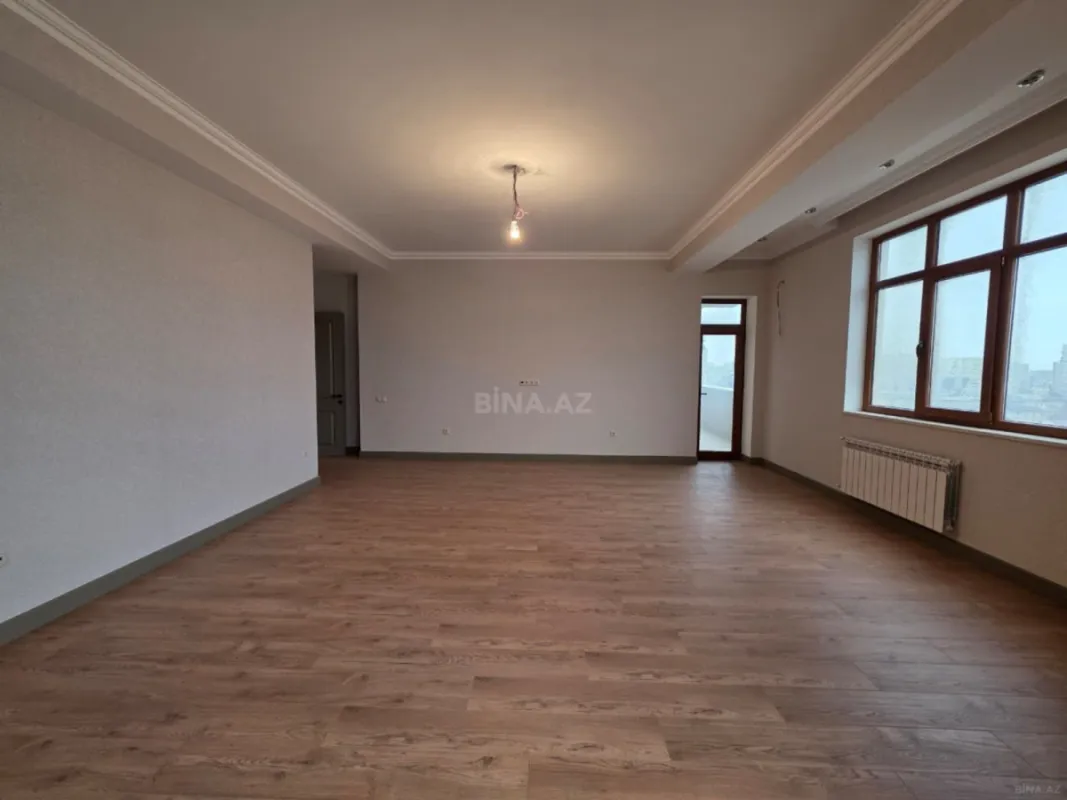 Satılır 4 otaqlı mənzil 175 m²