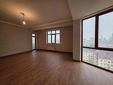 Satılır 4 otaqlı mənzil 175 m²