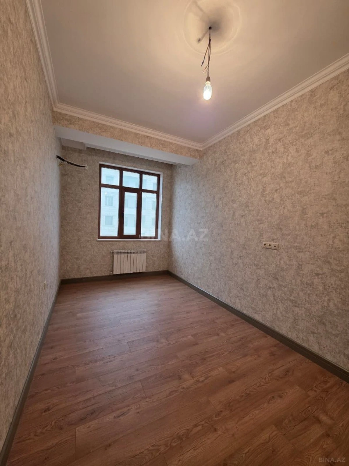 Satılır 4 otaqlı mənzil 175 m²