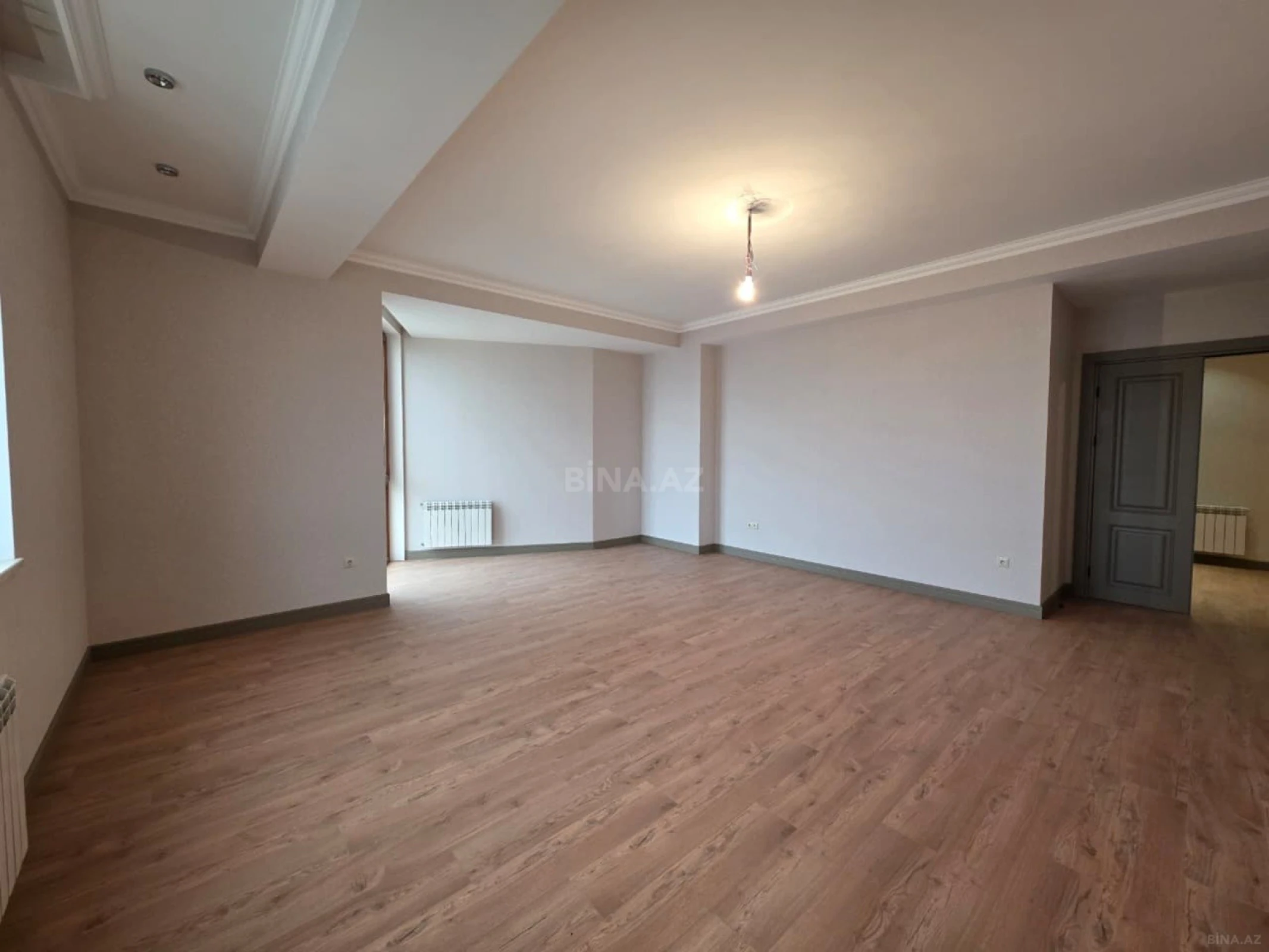 Satılır 4 otaqlı mənzil 175 m²