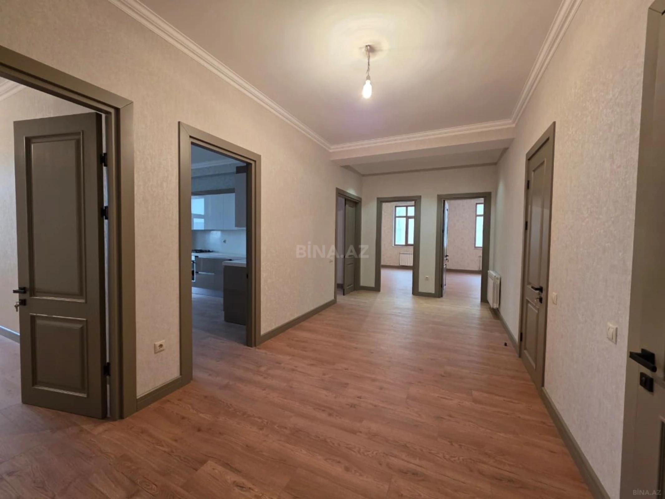 Satılır 4 otaqlı mənzil 175 m²