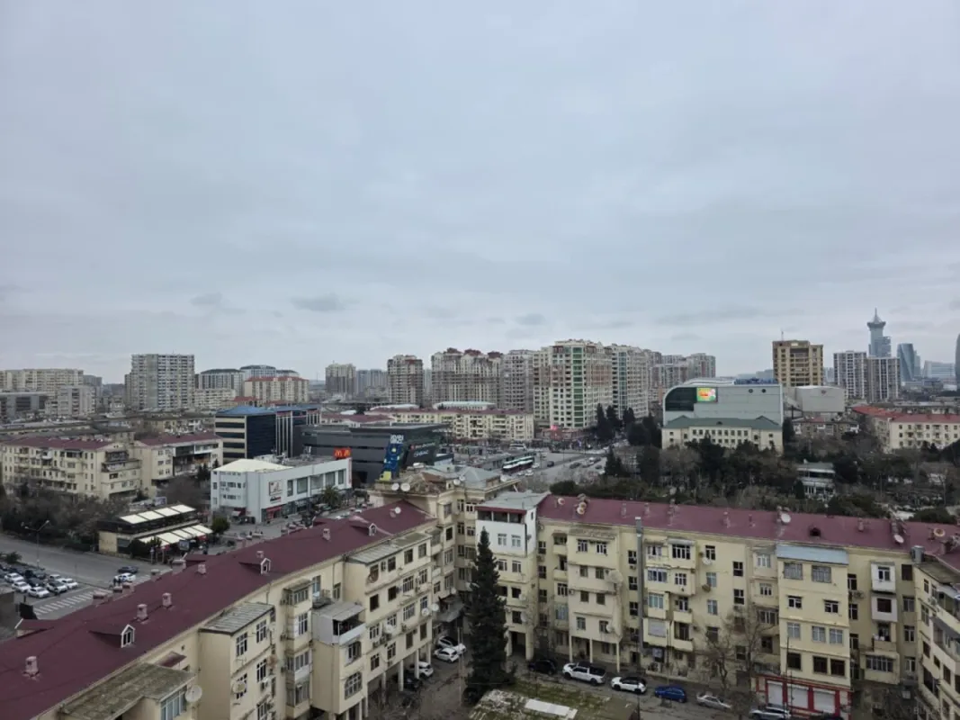 Satılır 4 otaqlı mənzil 175 m²