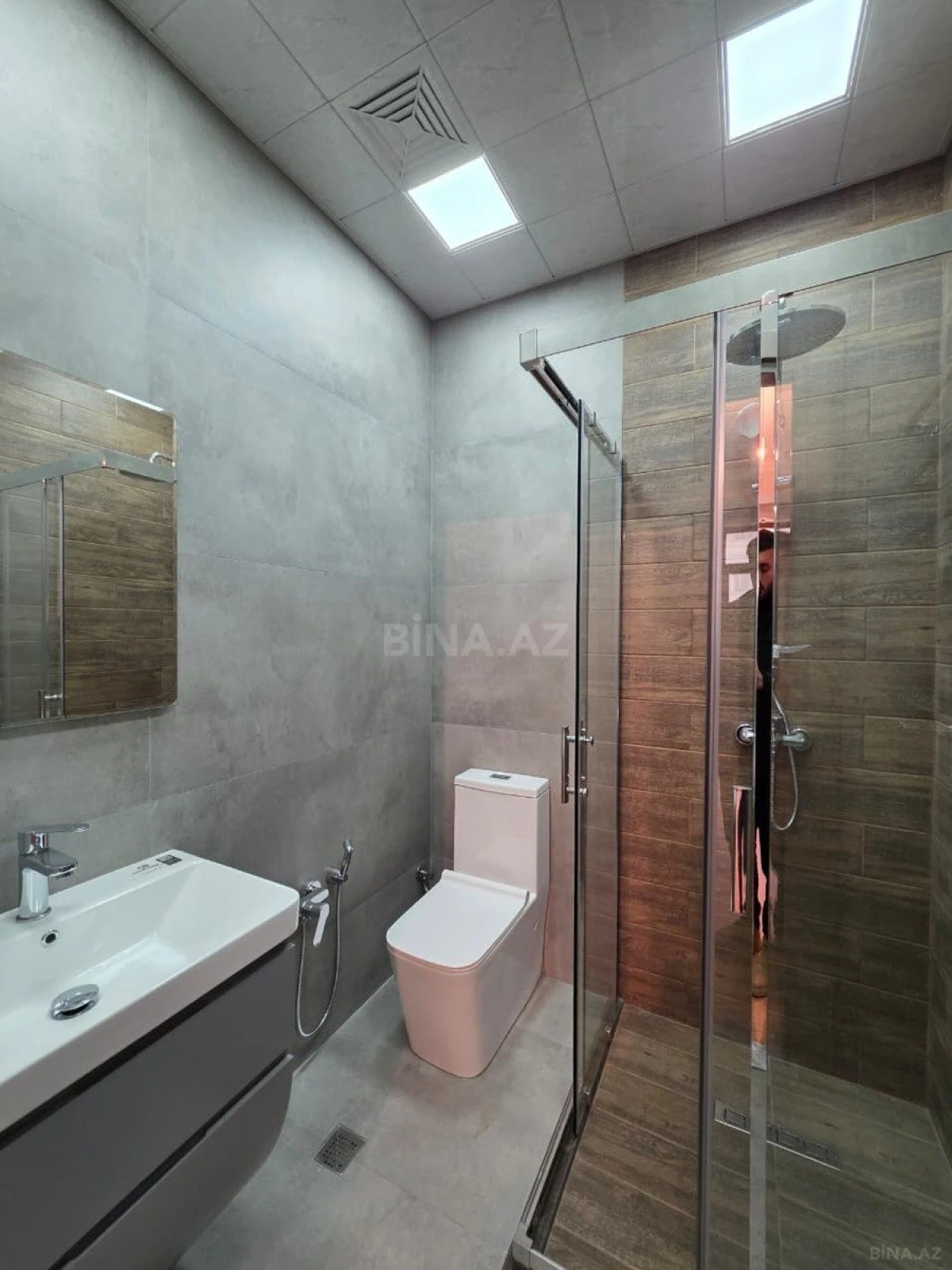 Satılır 4 otaqlı mənzil 175 m²