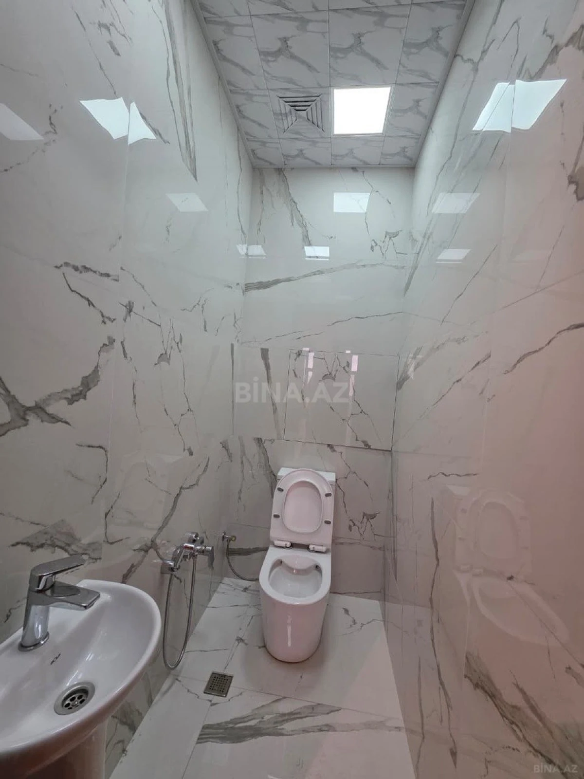 Satılır 4 otaqlı mənzil 175 m²