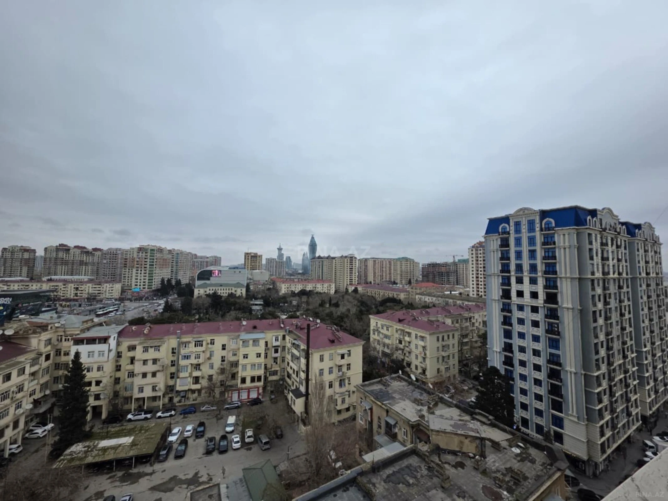 Satılır 4 otaqlı mənzil 175 m²