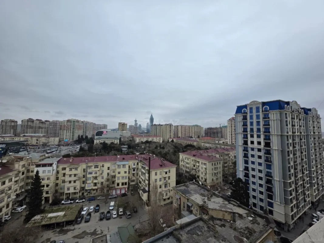 Satılır 4 otaqlı mənzil 175 m²