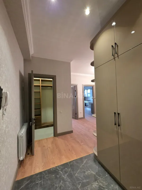 Satılır 4 otaqlı mənzil 175 m²