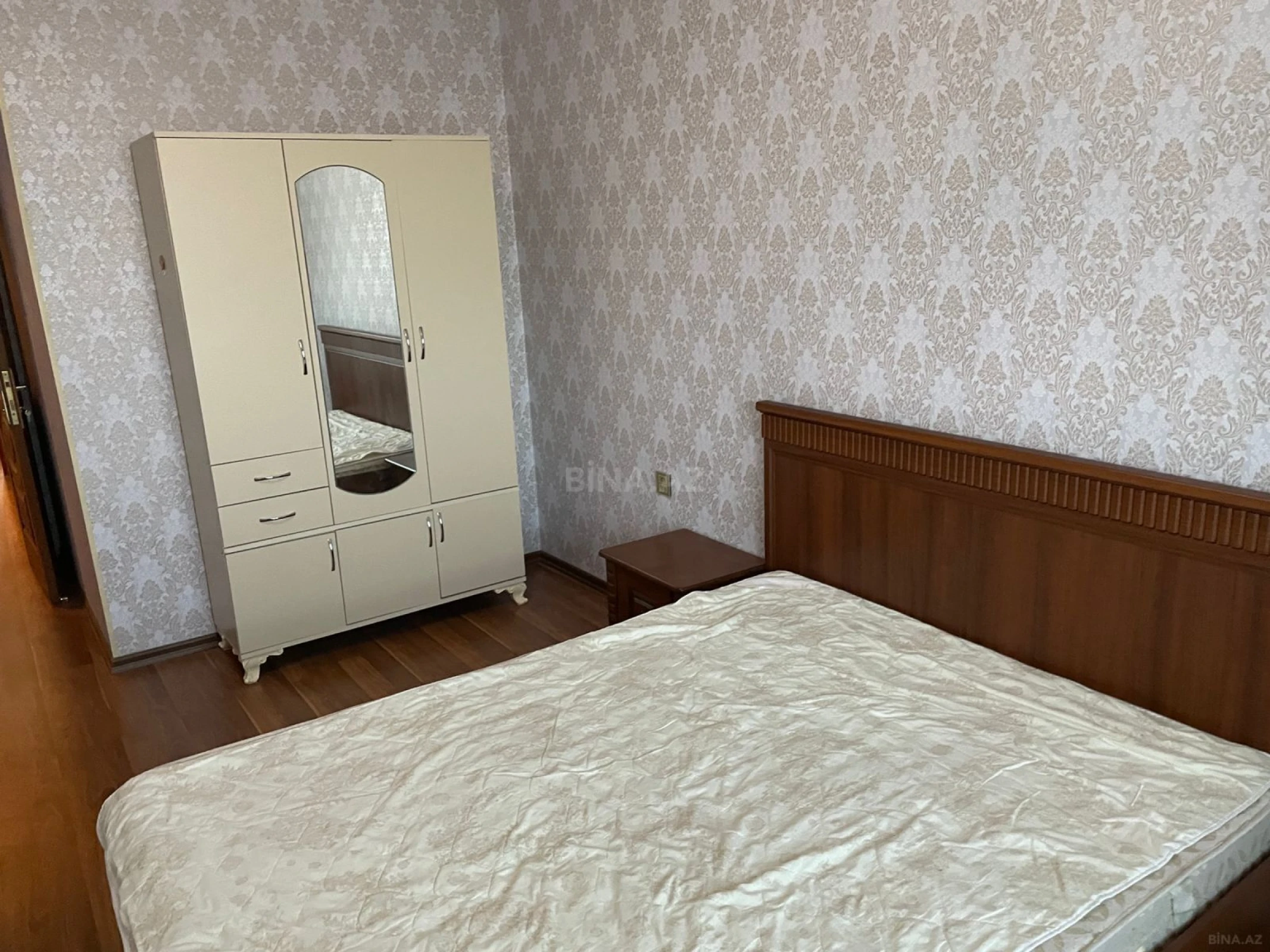 Kirayə verilir 4 otaqlı mənzil 170 m²