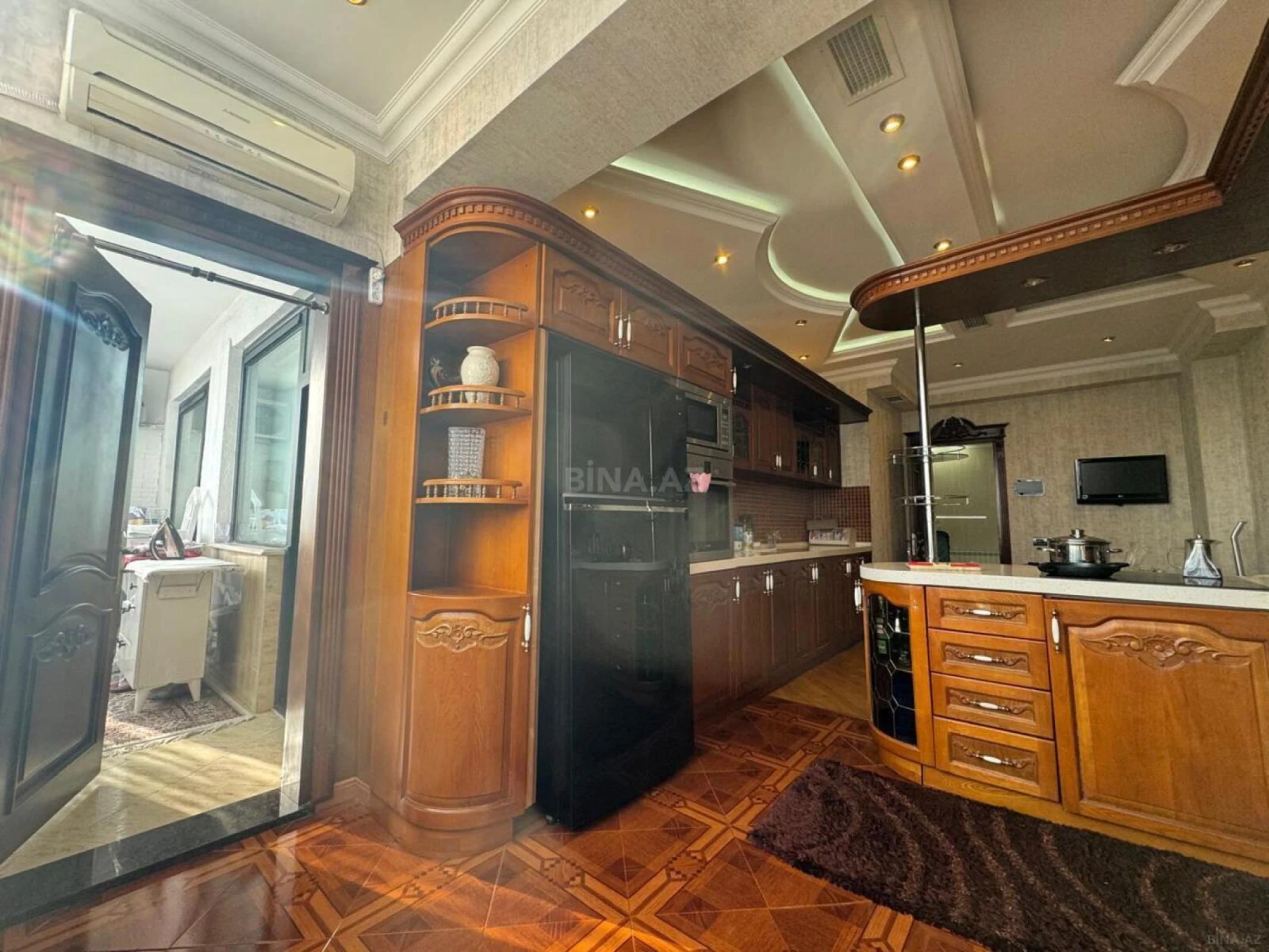 Satılır 4 otaqlı mənzil 210 m²