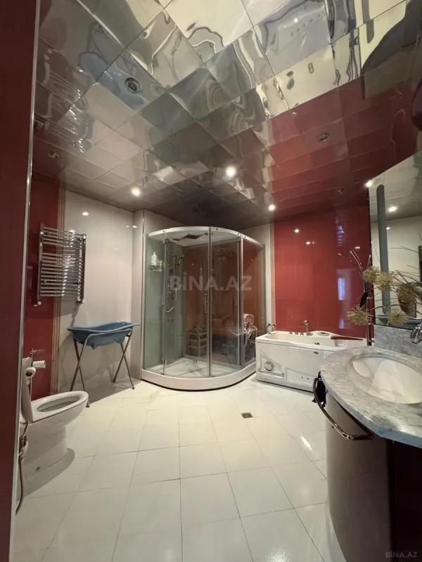 Satılır 4 otaqlı mənzil 210 m²