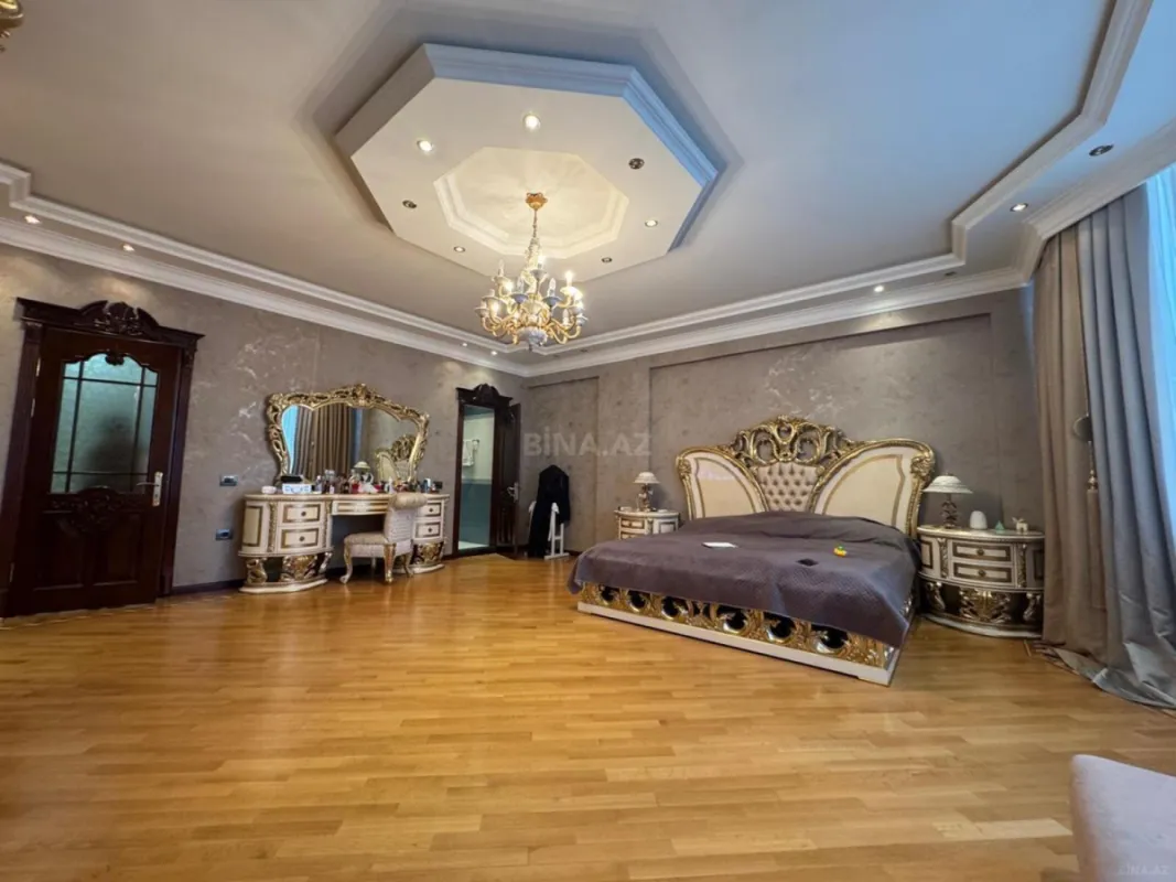 Satılır 4 otaqlı mənzil 210 m²