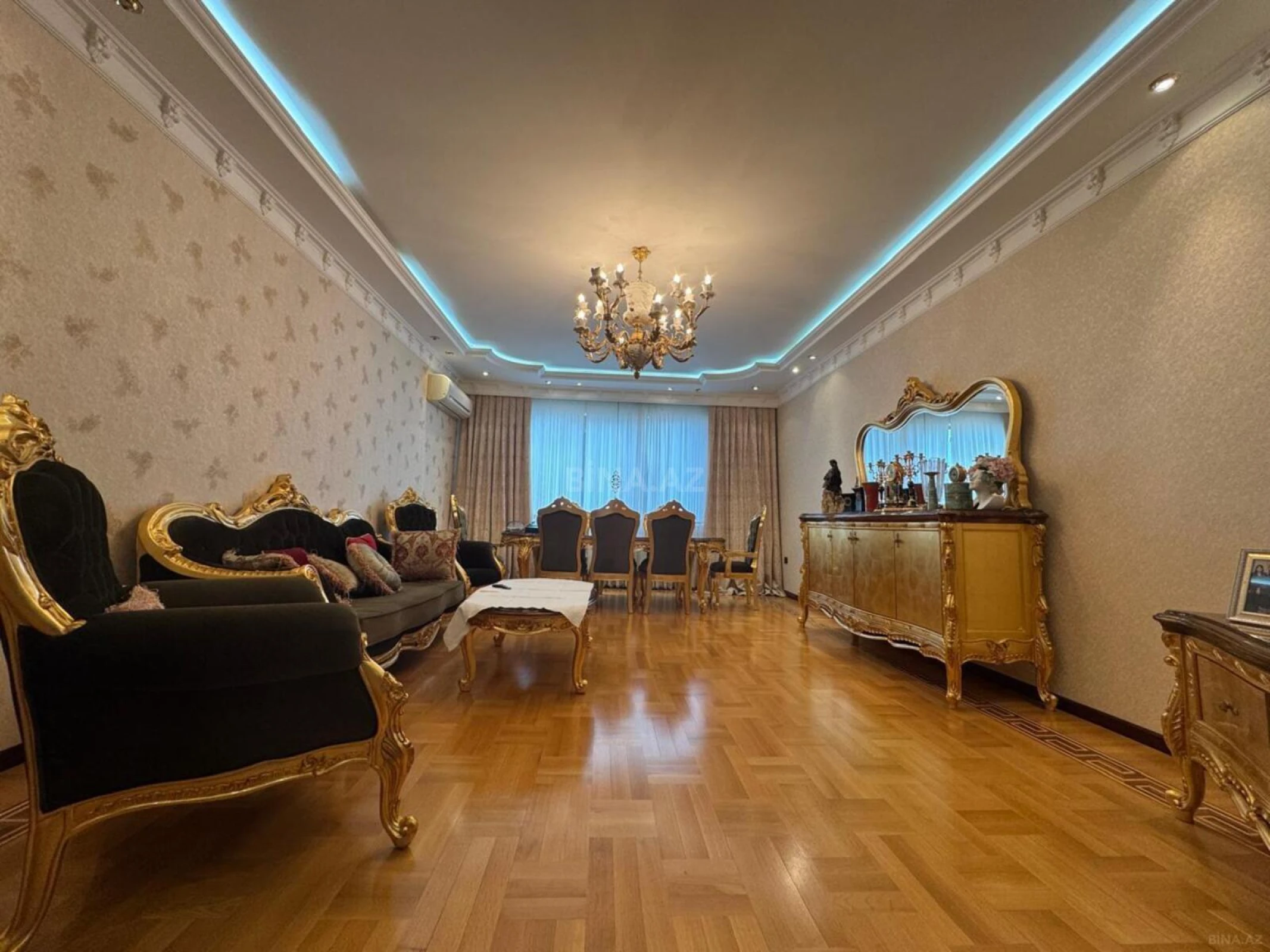 Satılır 4 otaqlı mənzil 210 m²