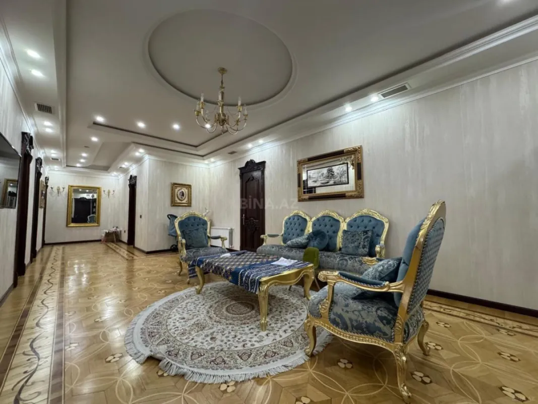 Satılır 4 otaqlı mənzil 210 m²