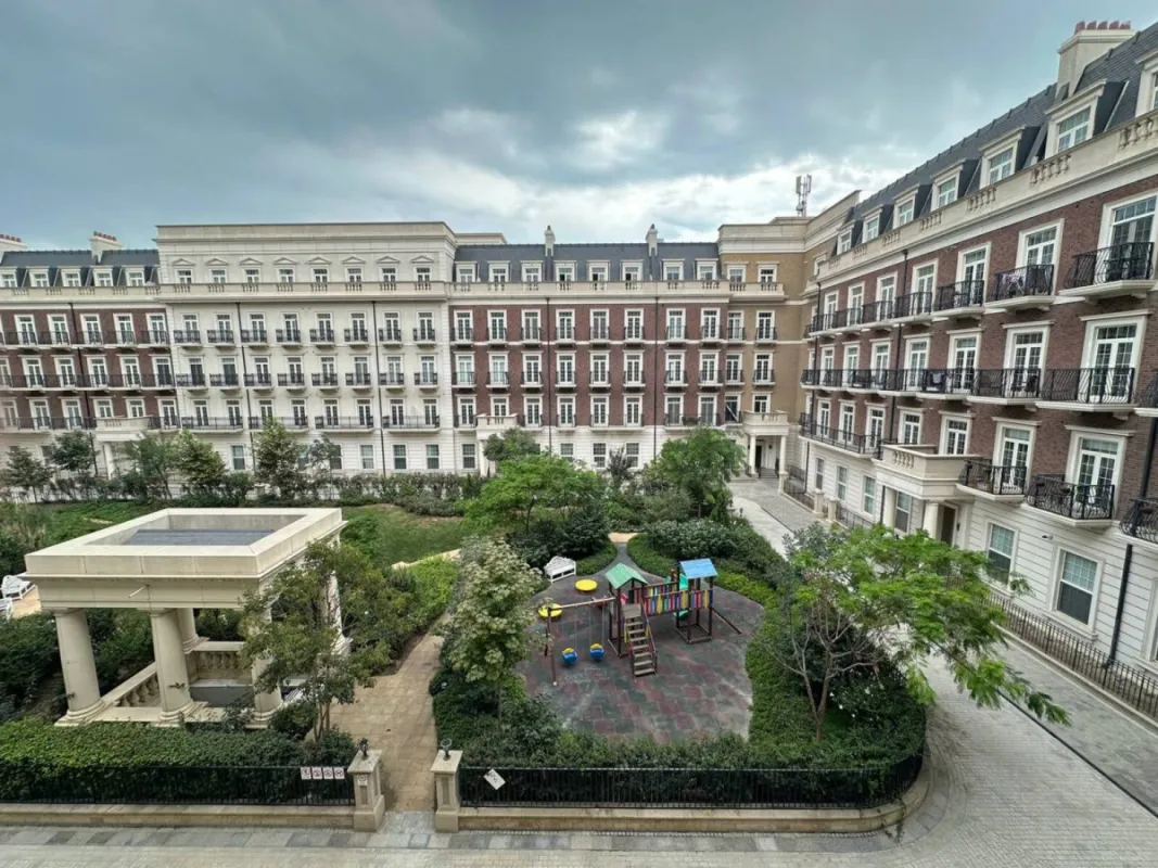 Satılır 4 otaqlı mənzil 159.2 m²