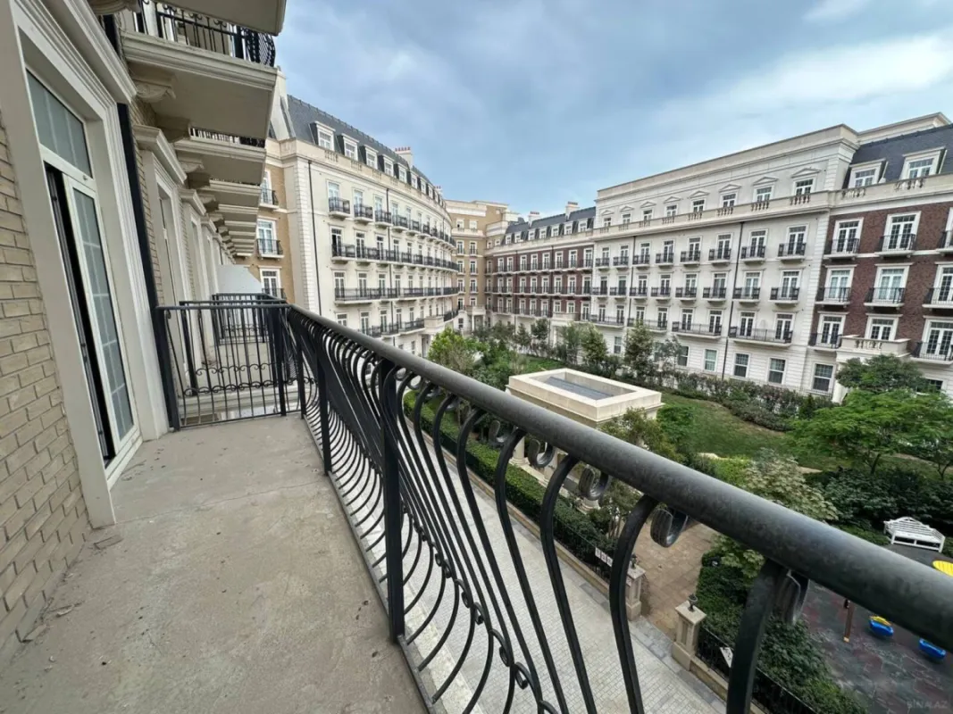 Satılır 4 otaqlı mənzil 159.2 m²