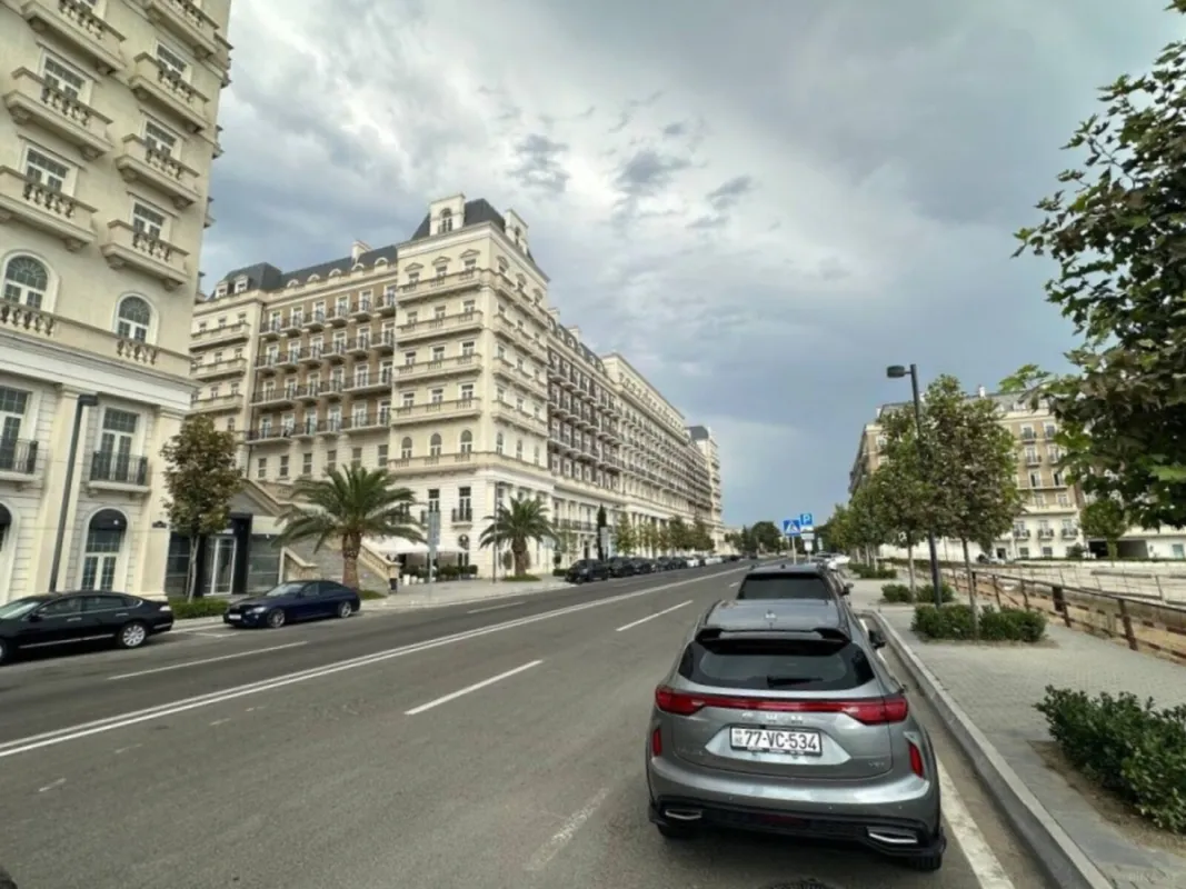 Satılır 4 otaqlı mənzil 159.2 m²