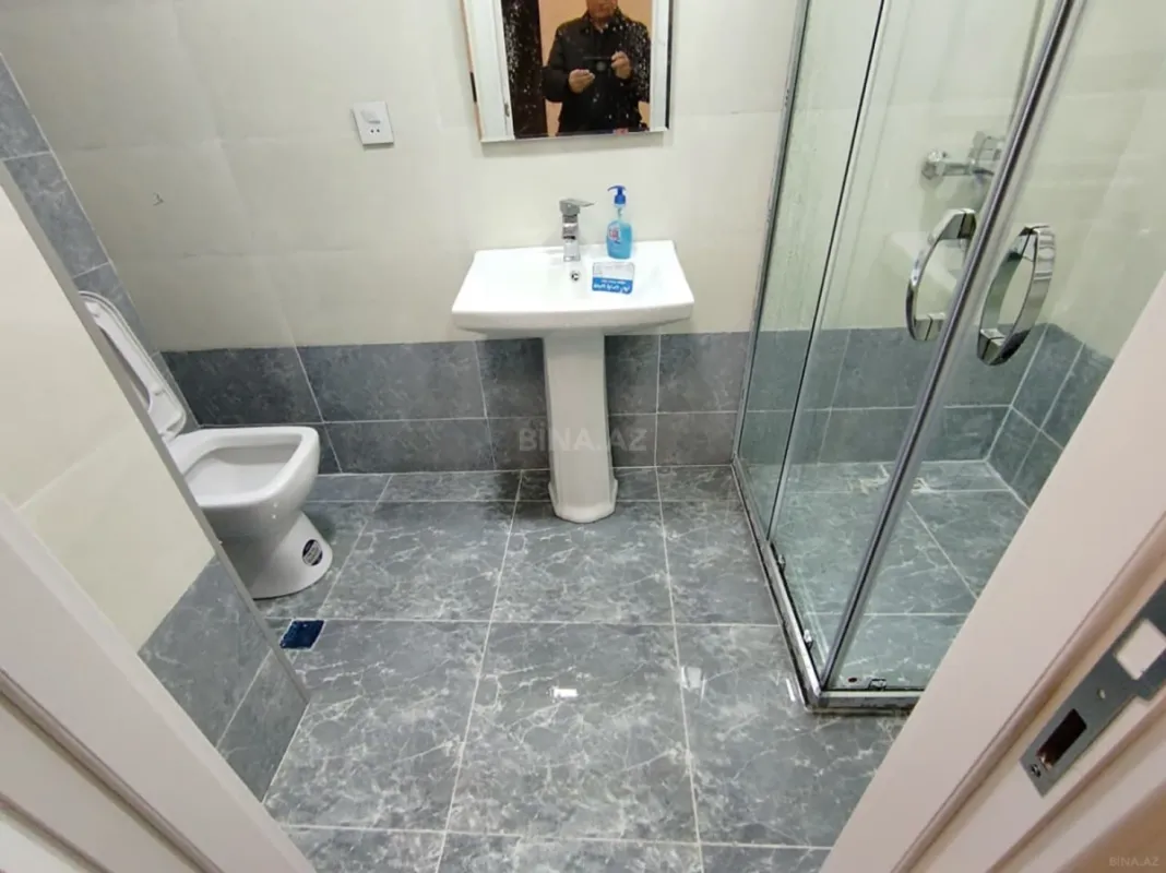 Kirayə verilir 2 otaqlı mənzil 81 m²