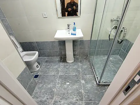 Kirayə verilir 2 otaqlı mənzil 81 m²