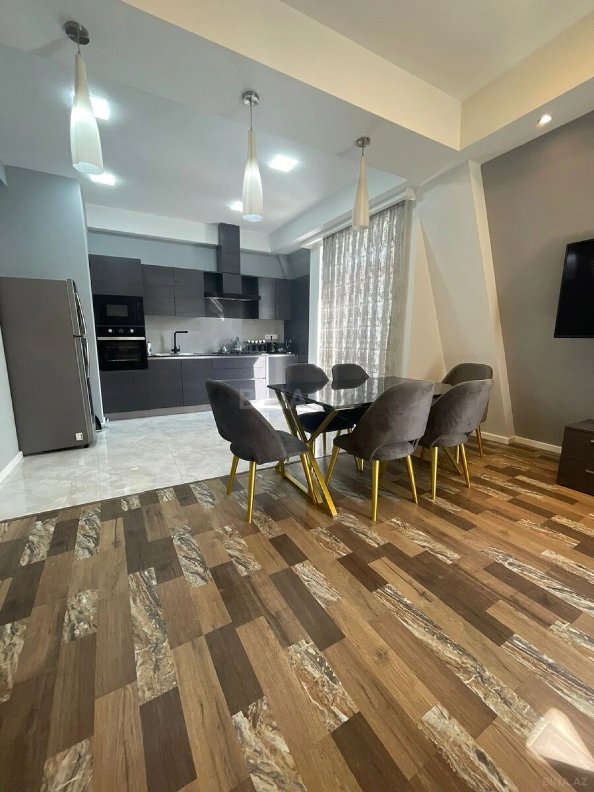 Kirayə verilir 2 otaqlı mənzil 96 m²