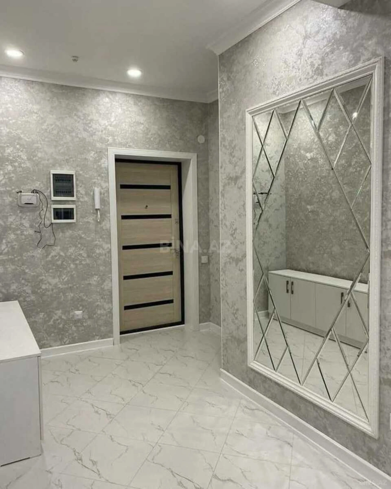 Satılır 4 otaqlı mənzil 205 m²