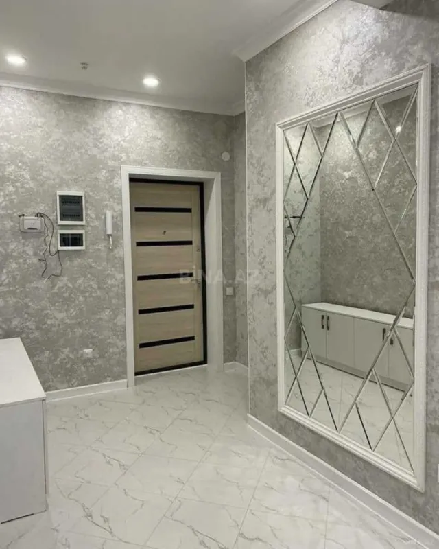 Satılır 4 otaqlı mənzil 205 m²