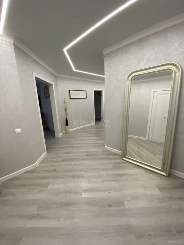 Satılır 4 otaqlı mənzil 205 m²