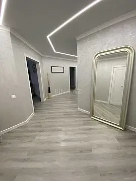 Satılır 4 otaqlı mənzil 205 m²