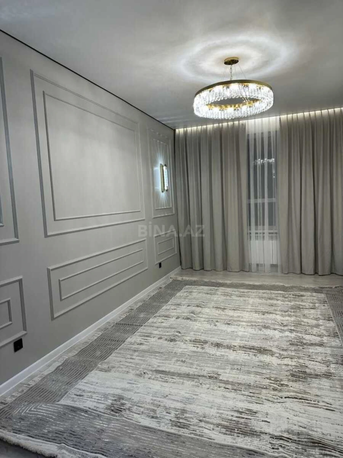 Satılır 4 otaqlı mənzil 205 m²
