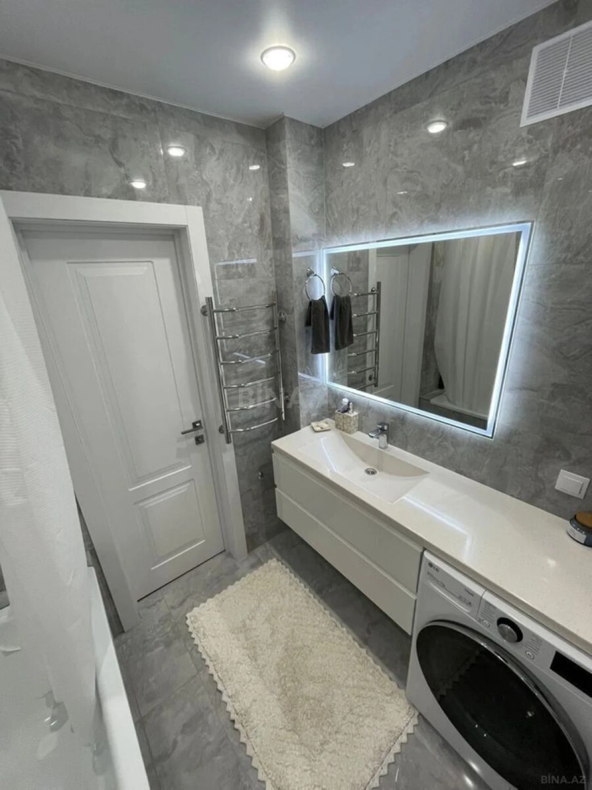 Satılır 4 otaqlı mənzil 205 m²