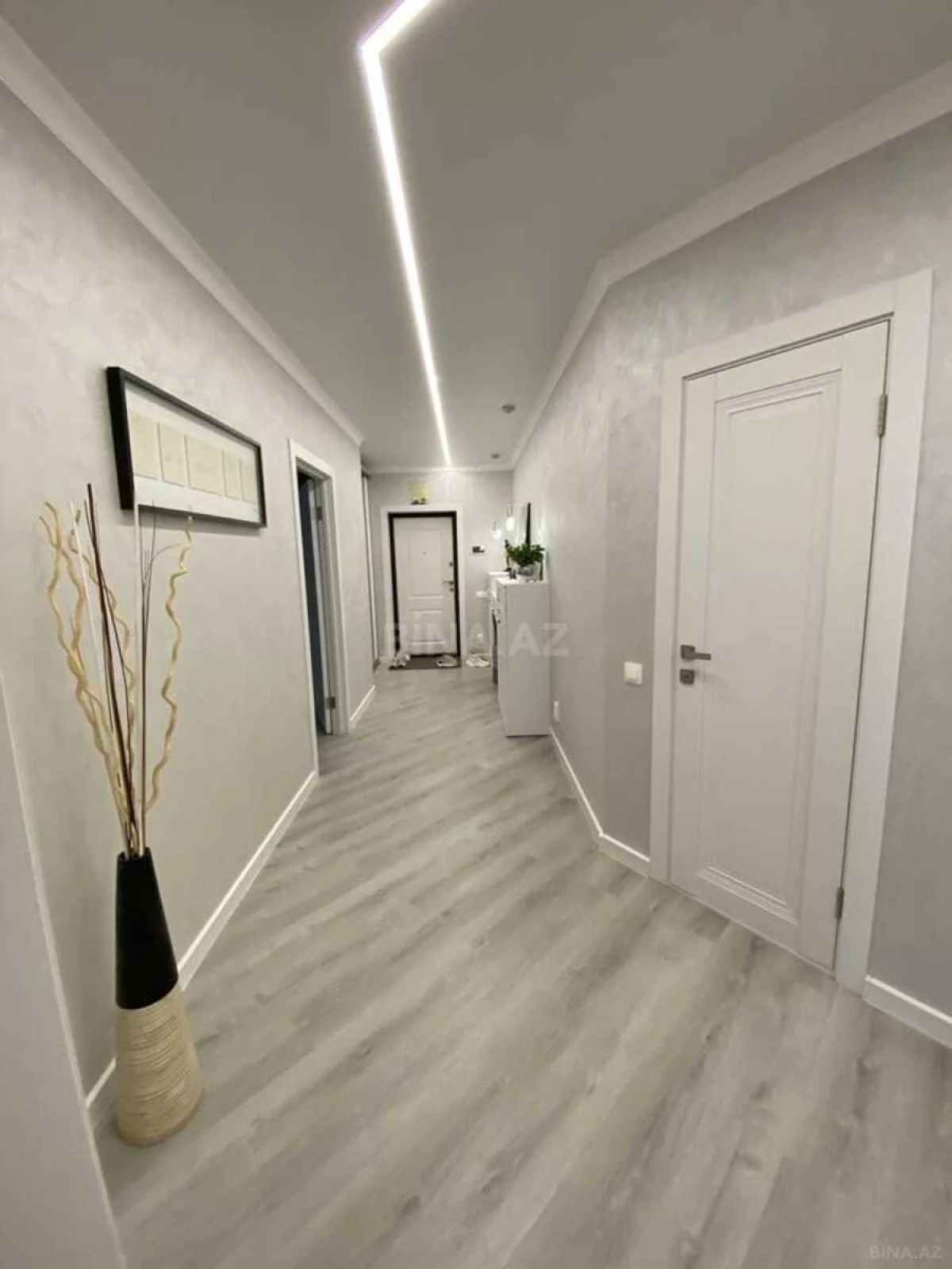 Satılır 4 otaqlı mənzil 205 m²