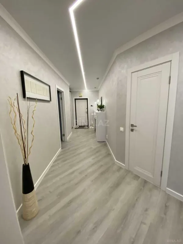 Satılır 4 otaqlı mənzil 205 m²