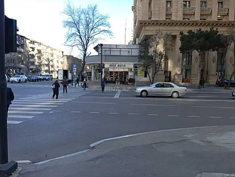 Satılır obyekt 15 m² — Bakı, Memar Əcəmi yanı 15.00 m²