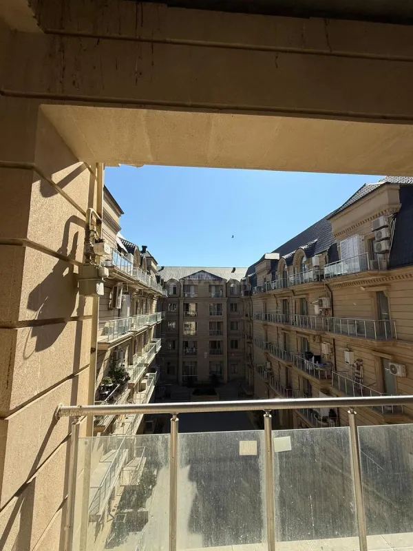 Satılır 3 otaqlı mənzil 115 m²