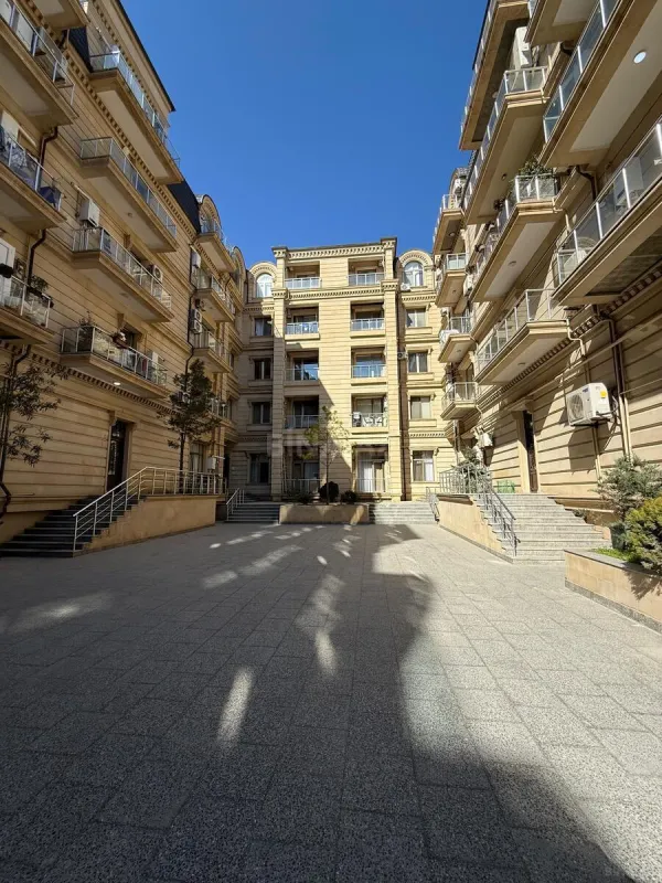 Satılır 3 otaqlı mənzil 115 m²