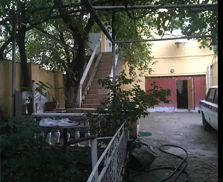 Kirayə verilir 6 otaqlı həyət evi 200 m²