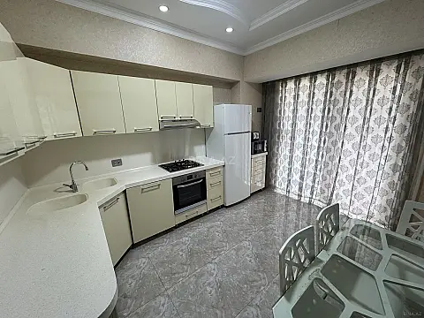 Kirayə verilir 2 otaqlı mənzil 96 m²