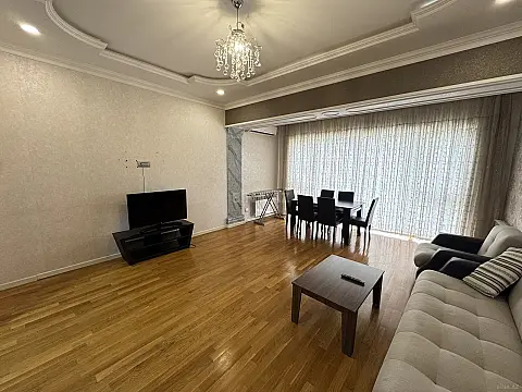 Kirayə verilir 2 otaqlı mənzil 96 m²