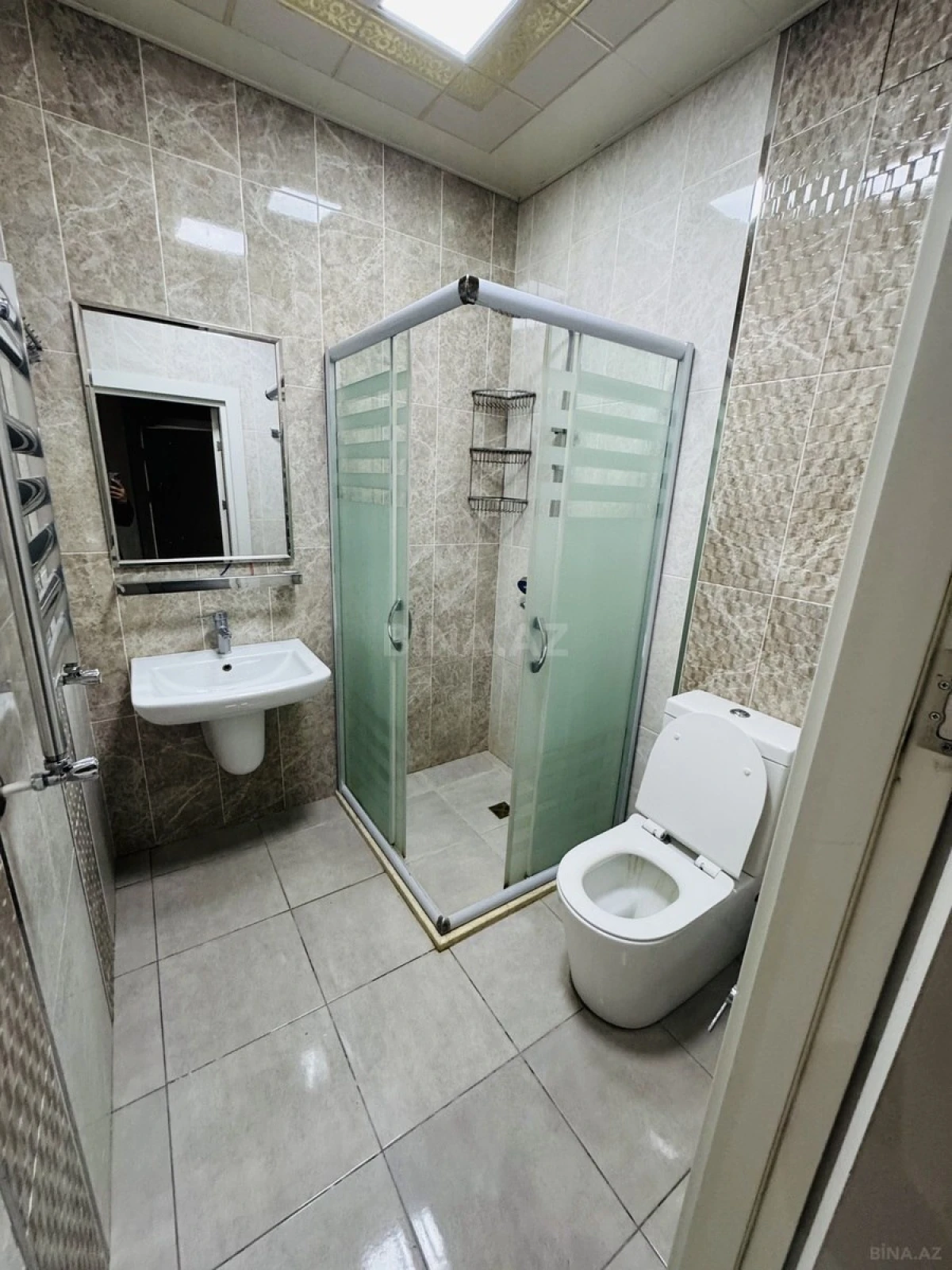 Kirayə verilir 2 otaqlı mənzil 96 m²