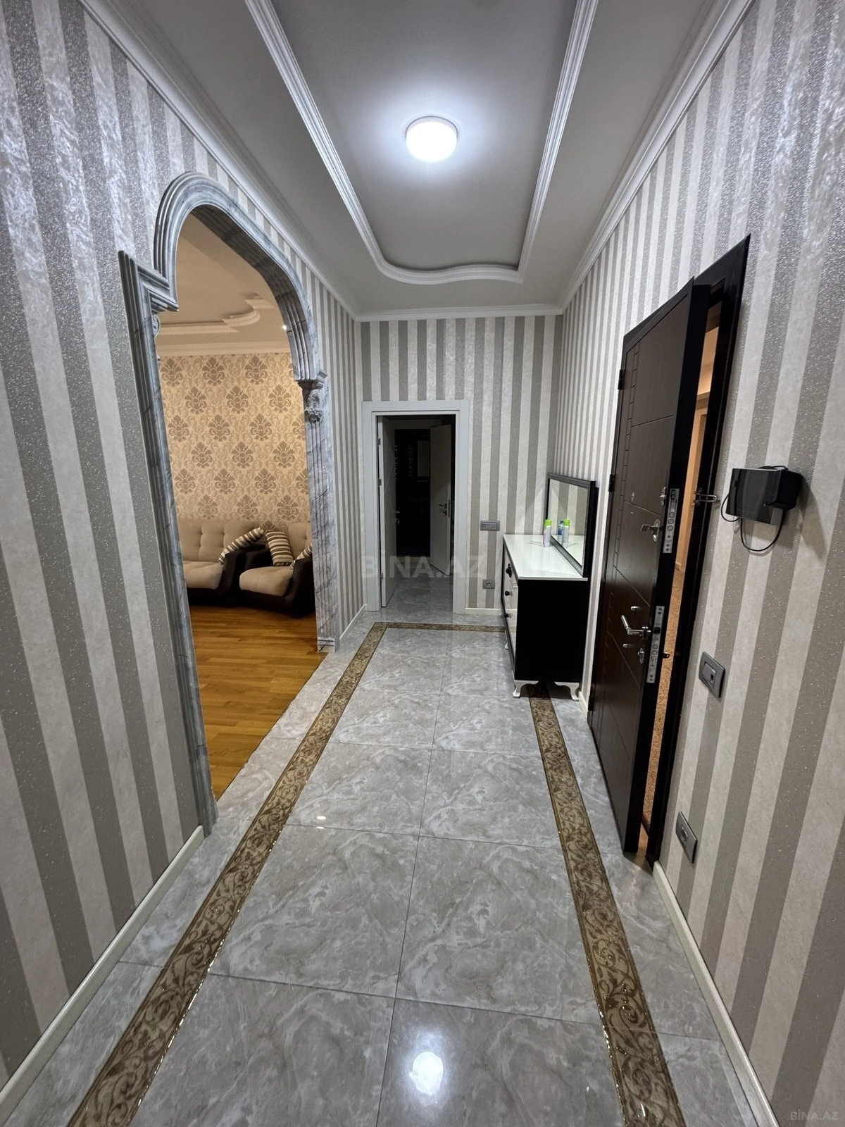 Kirayə verilir 2 otaqlı mənzil 96 m²