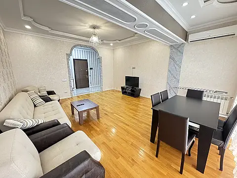 Kirayə verilir 2 otaqlı mənzil 96 m²