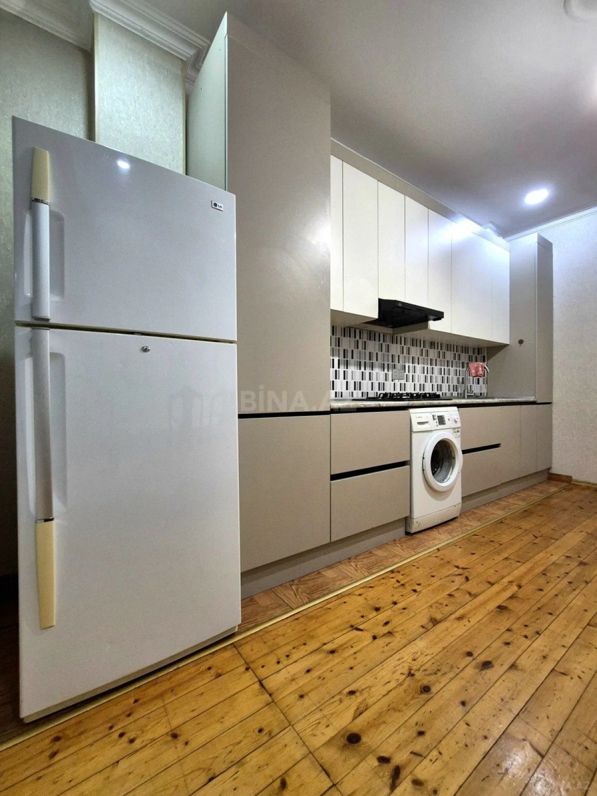 Kirayə verilir 2 otaqlı mənzil 100 m²