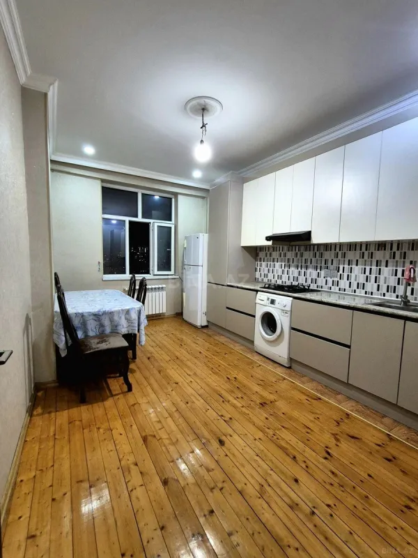 Kirayə verilir 2 otaqlı mənzil 100 m²