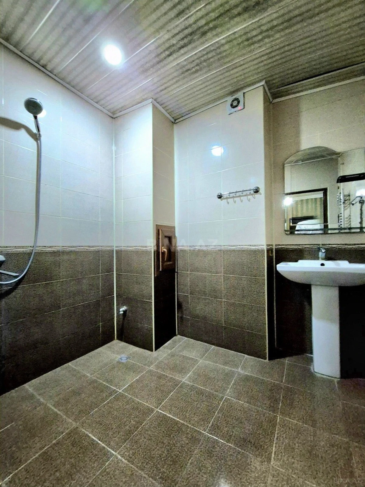 Kirayə verilir 2 otaqlı mənzil 100 m²