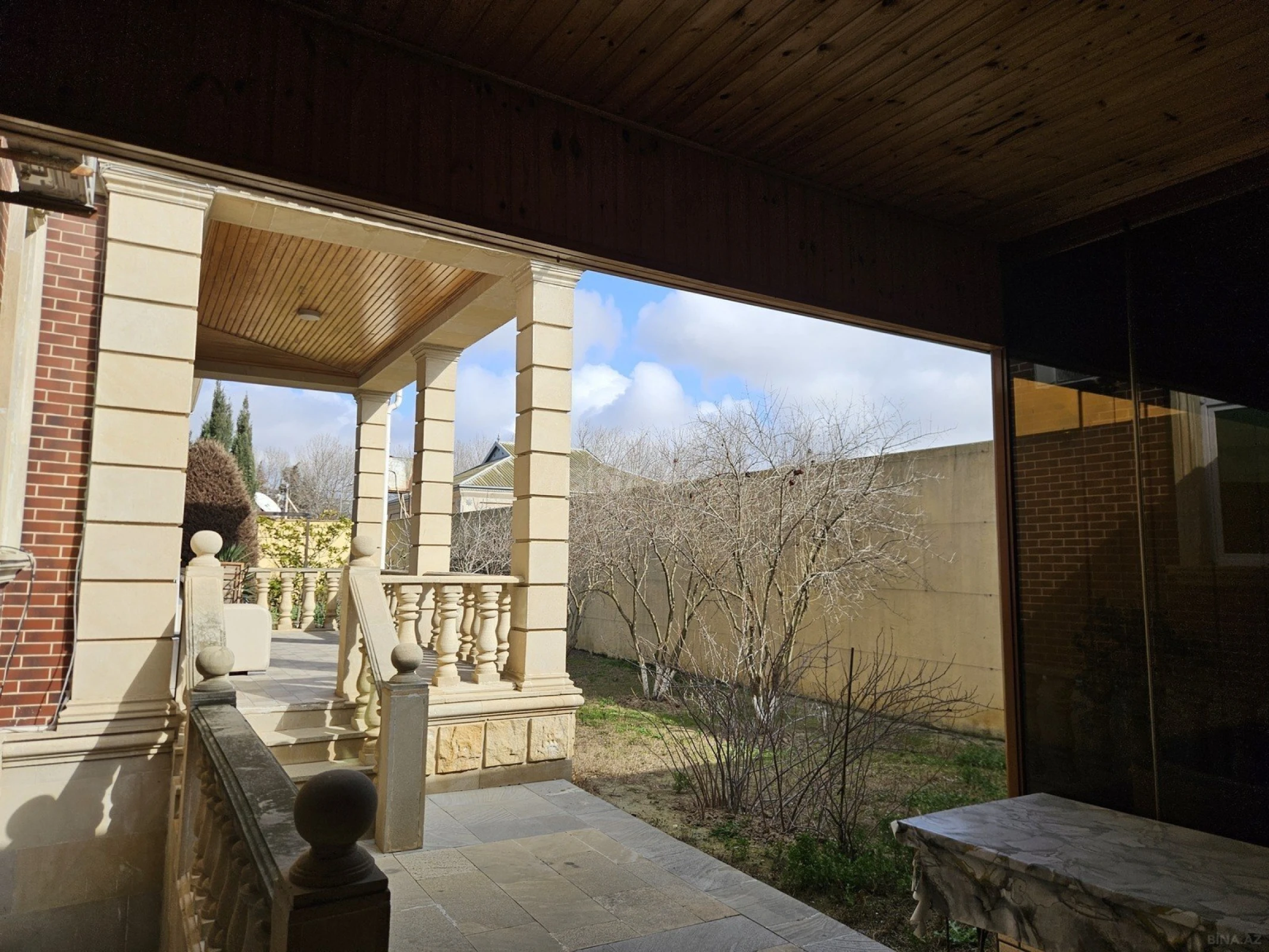 Satılır 8 otaqlı həyət evi 168 m²