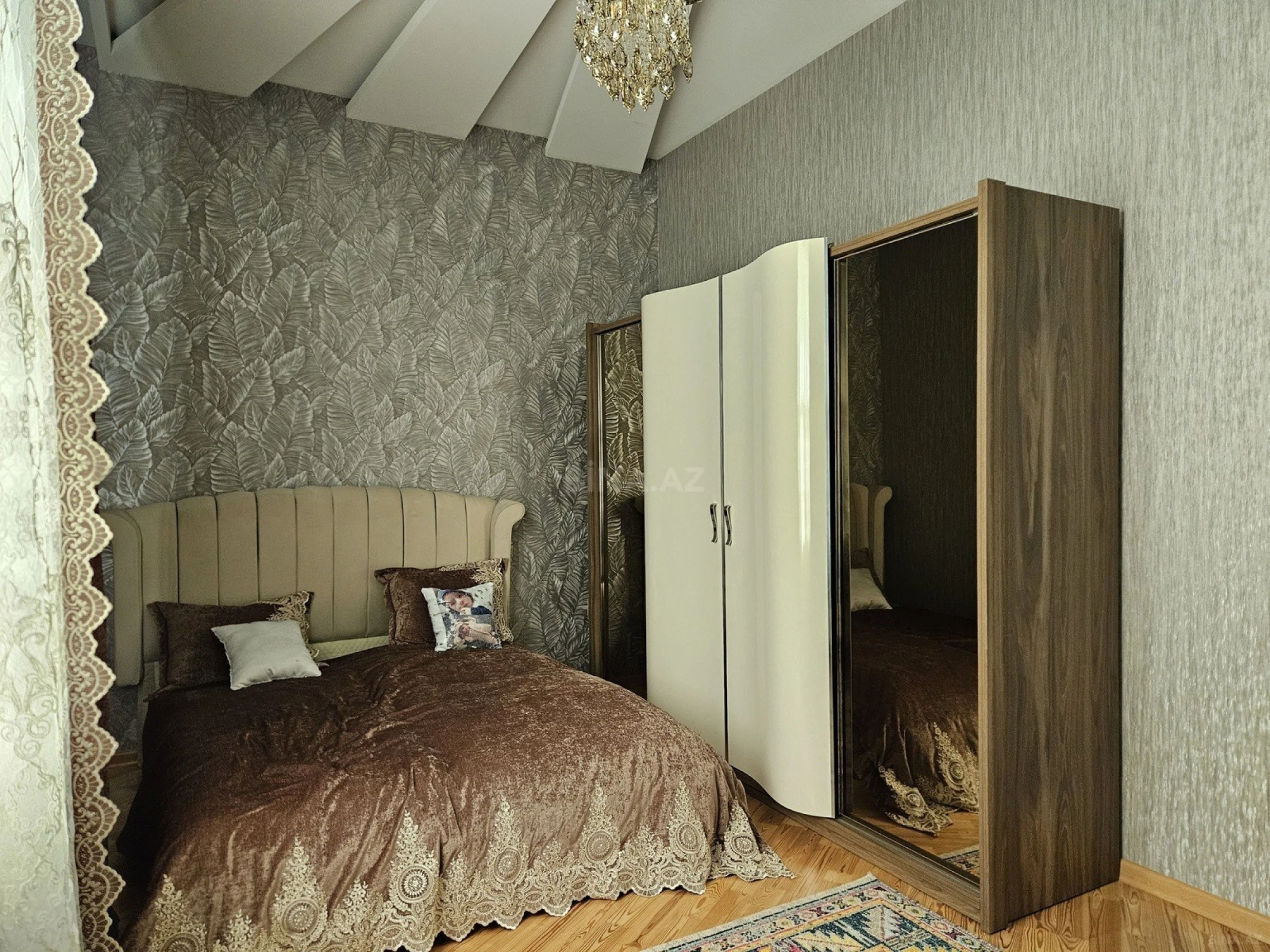 Satılır 8 otaqlı həyət evi 168 m²