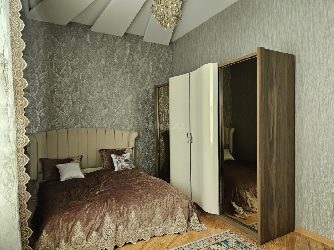 Satılır 8 otaqlı həyət evi 168 m²