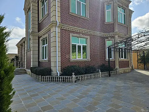 Satılır 8 otaqlı həyət evi 168 m²